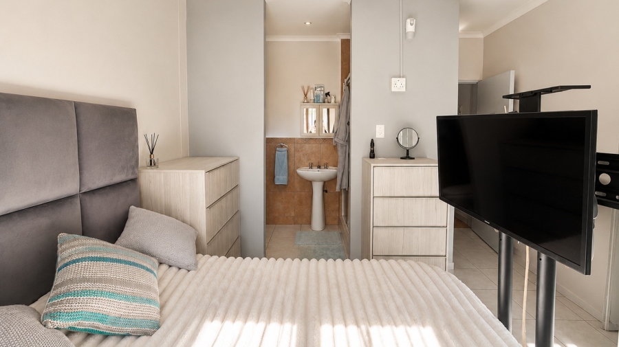 2 Bedroom Property for Sale in The Coves North West